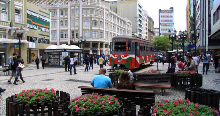Rua XV, no Centro de Curitiba